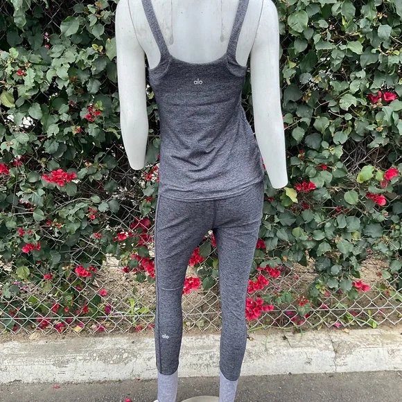 ALO  YOGA TWO PC SET SIZE LARGE TOP AND LEGGINGS - Picture 2 of 16